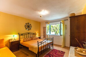 2 makuuhuonetta, työpöytä, silitysrauta/-lauta, Wi-Fi