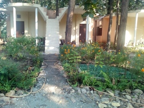CORBETT TIGER RETREAT [ RIVER SIDE, MUSICAL PRESENCE OF RIVER, WILDLIFE, BIRDS] 