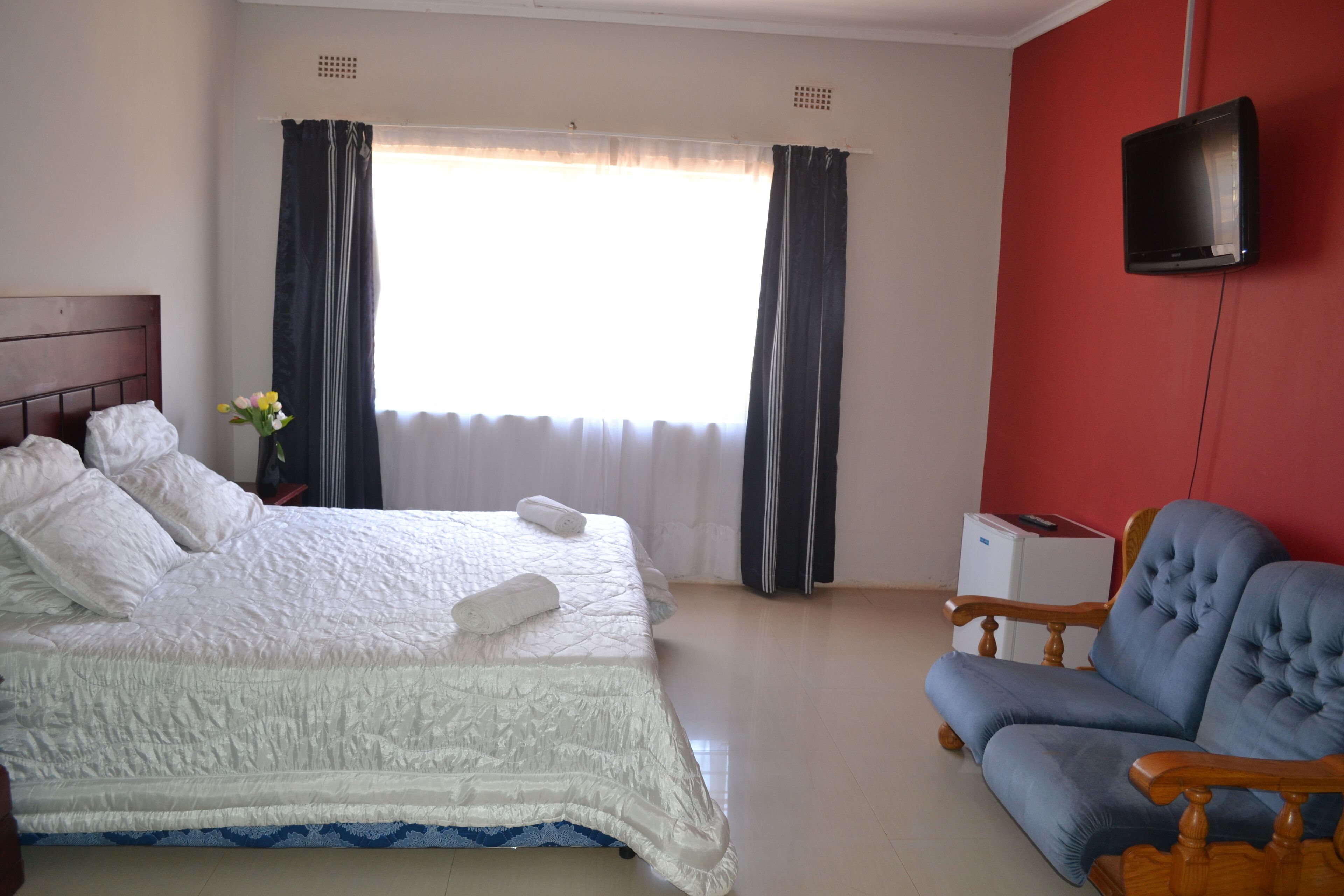 7 chambres, fer et planche à repasser, Wi-Fi, draps fournis