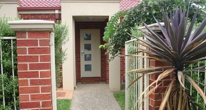 Villa on Nathan Central Albury