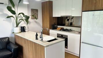 Fridge, microwave, oven, stovetop