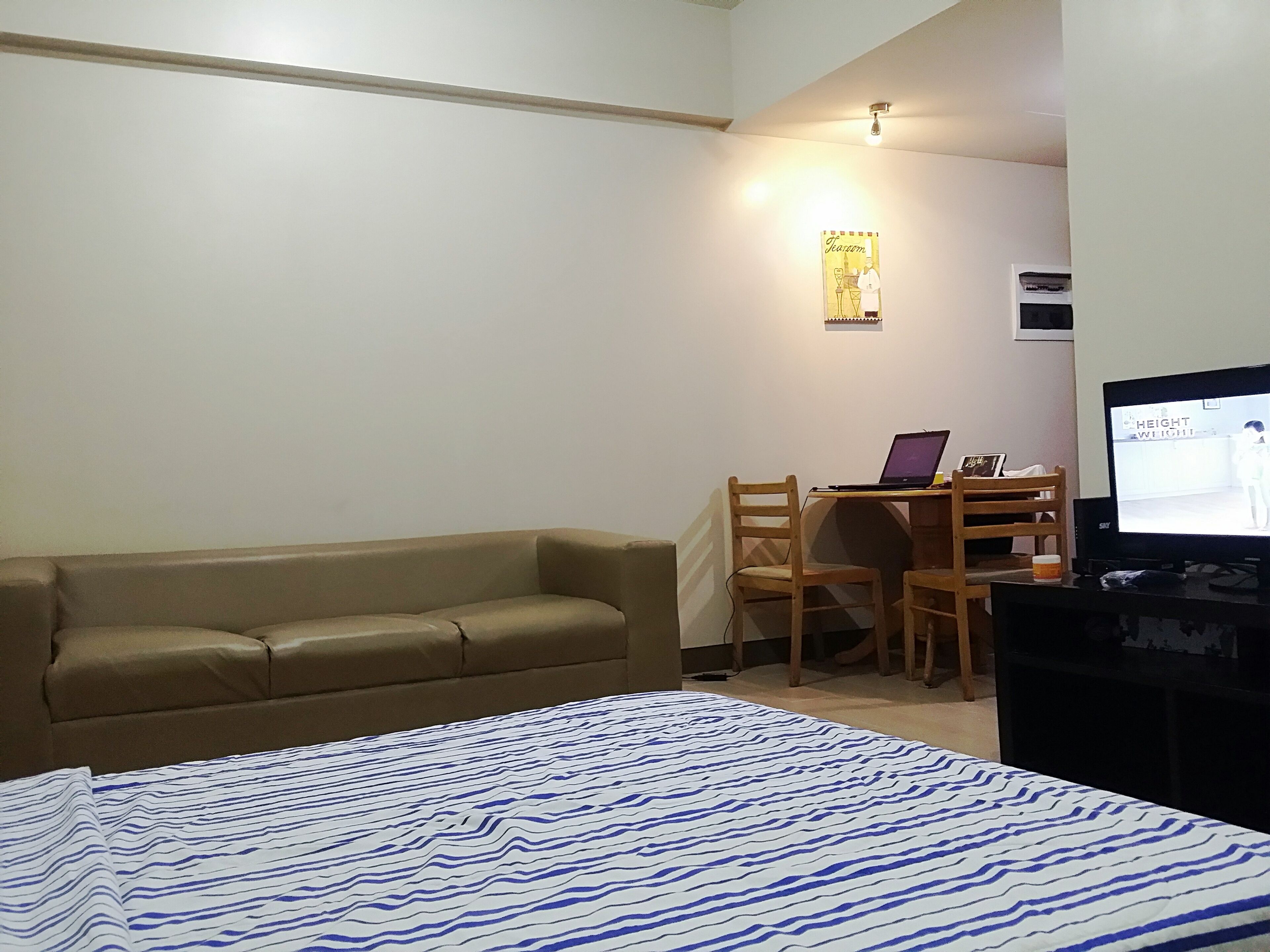 Studio unit #1 with City View near NAIA 3 Cable and High-speed Wifi