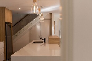 Interior - Baileys Beach House - A stunning modern house only stones throw from the beach (Binalong Bay)