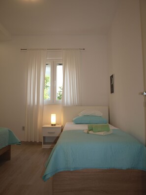 2 bedrooms, iron/ironing board, WiFi, bed sheets
