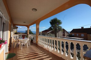Outdoor dining - Beautiful Adriatic Sea Side View Apartment (Crikvenica)