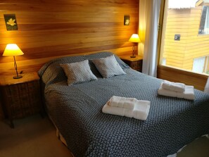 2 bedrooms, in-room safe, WiFi, bed sheets - Cabin Cuatro Estaciones with mountain views (San Martin de los Andes)