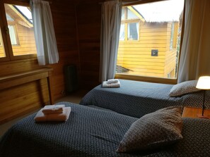 2 bedrooms, in-room safe, WiFi, bed sheets - Cabin Cuatro Estaciones with mountain views (San Martin de los Andes)