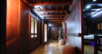 Castillo De Woods - The Traditional Luxury Villa, Munnar