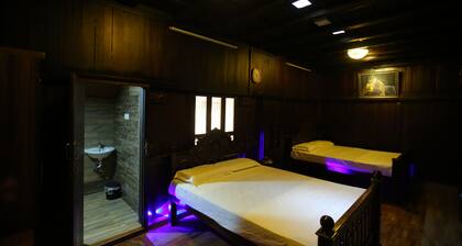 Castillo De Woods - The Traditional Luxury Villa, Munnar