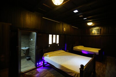 Castillo De Woods - The Traditional Luxury Villa, Munnar