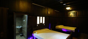 Castillo De Woods - The Traditional Luxury Villa, Munnar