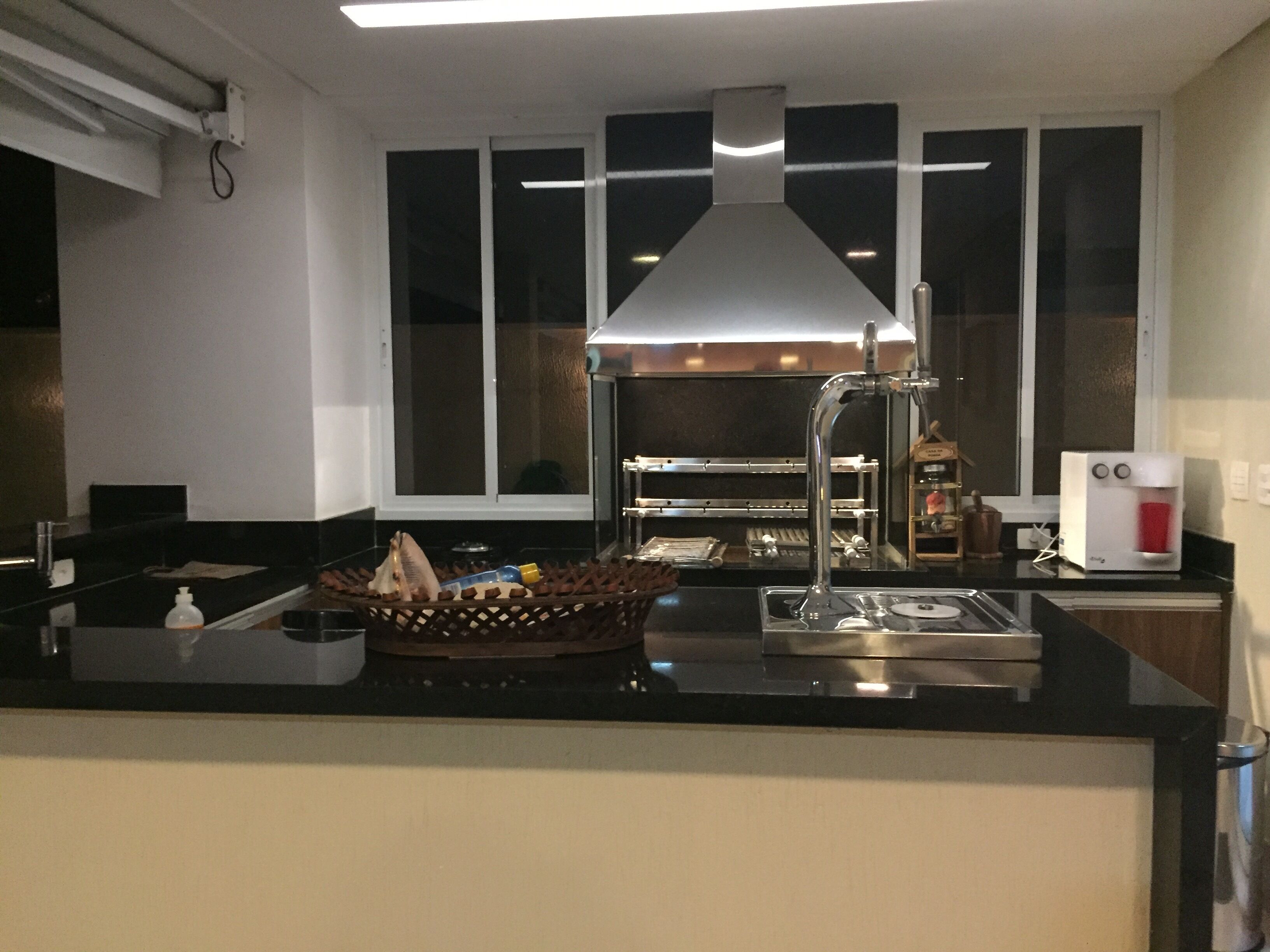 ** OPPORTUNITY ** SEASON HIGH STANDARD HOUSE (200m from the beach)