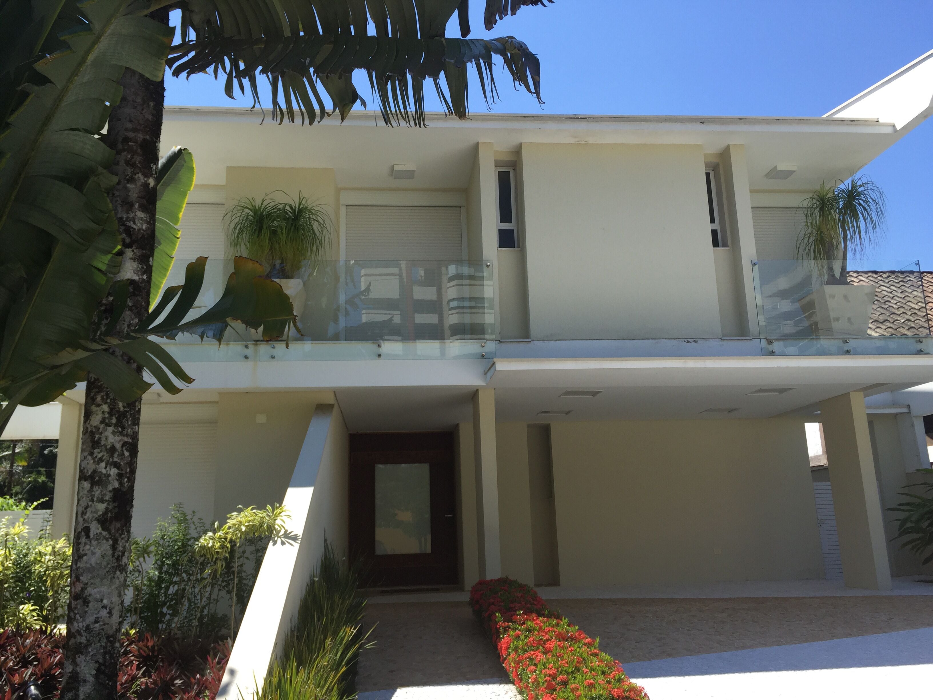 ** OPPORTUNITY ** SEASON HIGH STANDARD HOUSE (200m from the beach)