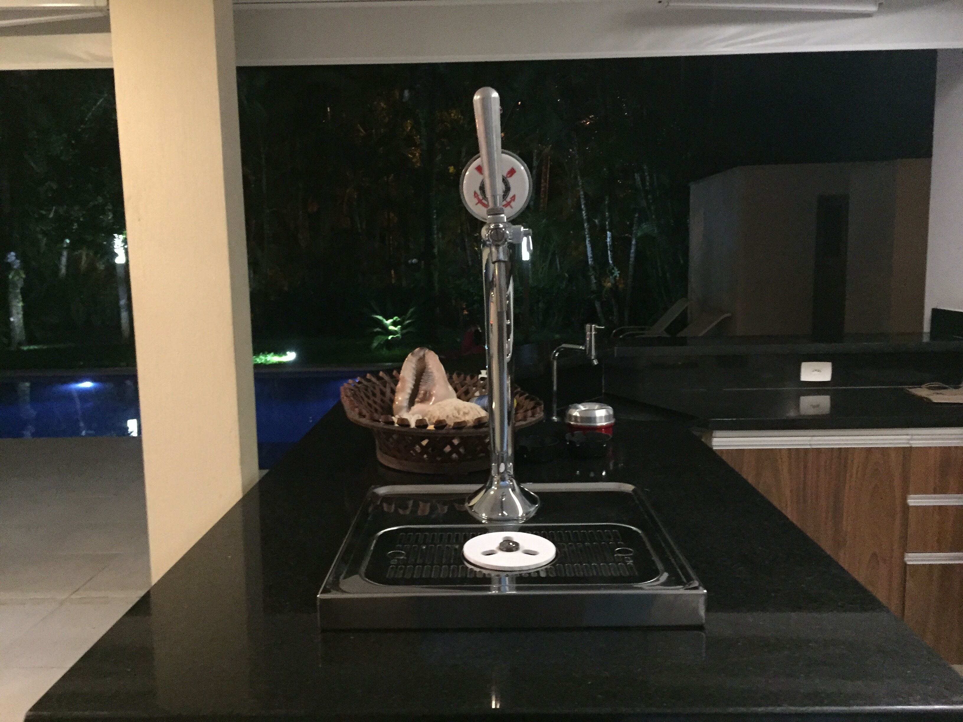 ** OPPORTUNITY ** SEASON HIGH STANDARD HOUSE (200m from the beach)