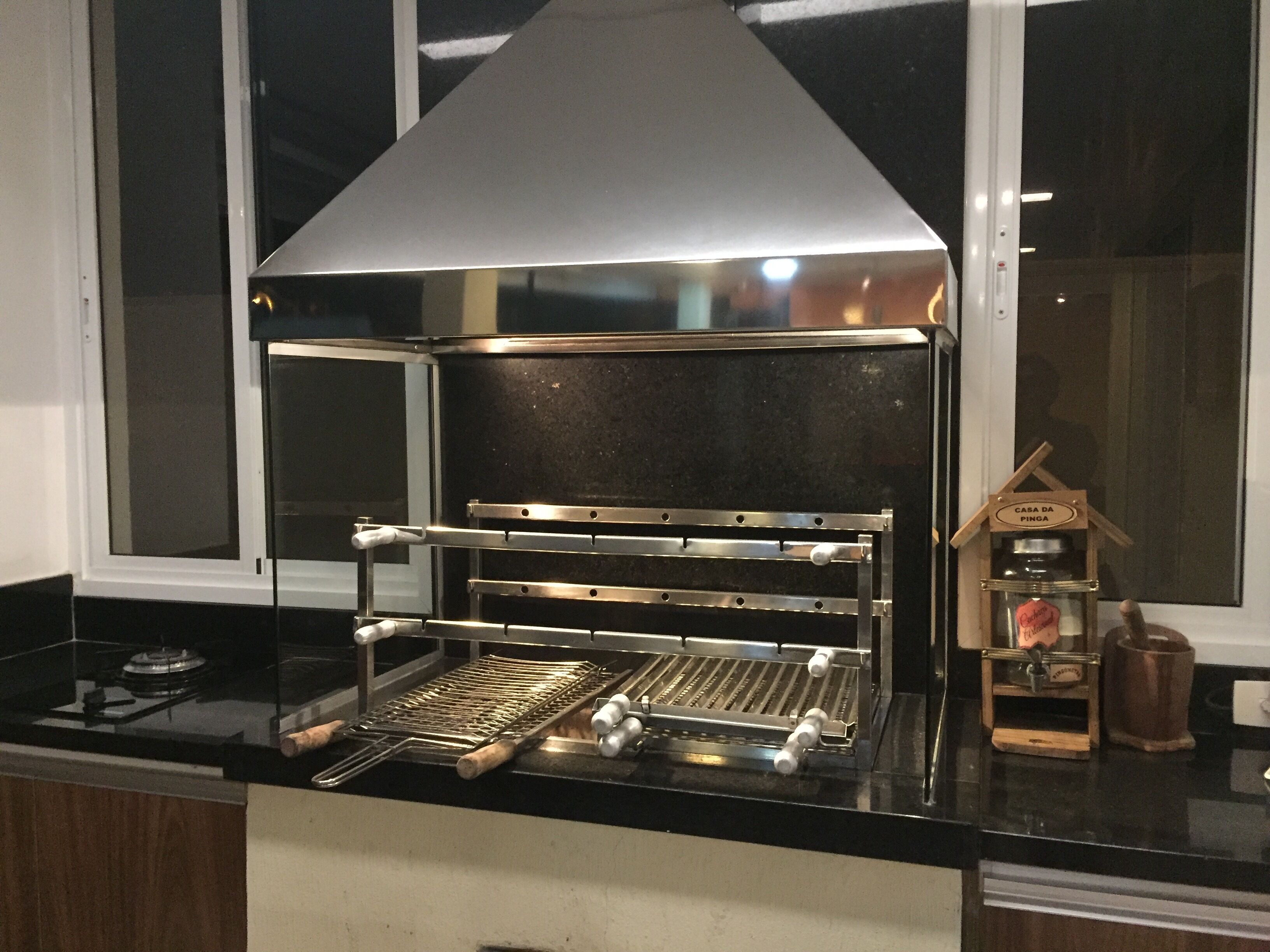 ** OPPORTUNITY ** SEASON HIGH STANDARD HOUSE (200m from the beach)