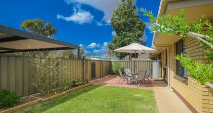 Newly renovated 2 x Queen Bedrooms, weekly service, central location, free wifi
