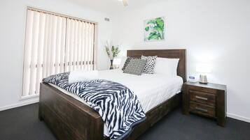 2 habitaciones, tabla de planchar con plancha, wifi y ropa de cama