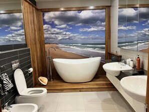 Combined shower/tub, hair dryer, bidet, towels