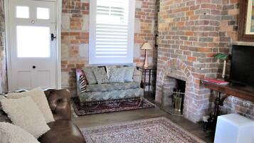 Smart TV, fireplace, books, stereo