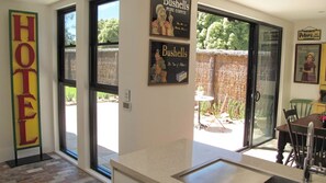 Dining -  Luxury 1870's sandstone cottage, 2 bedrooms, 5 star  kitchen & bathroom, garden (Mittagong)