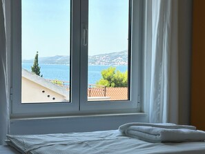 2 chambres, coffres-forts dans les chambres, bureau