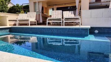 Piscine extérieure, piscine chauffée