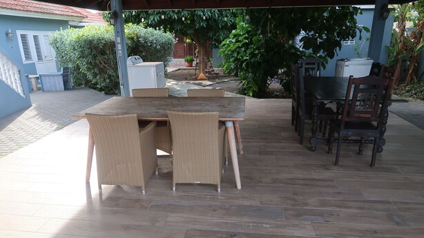 Outdoor dining - Apartment ground floor B (Willemstad)