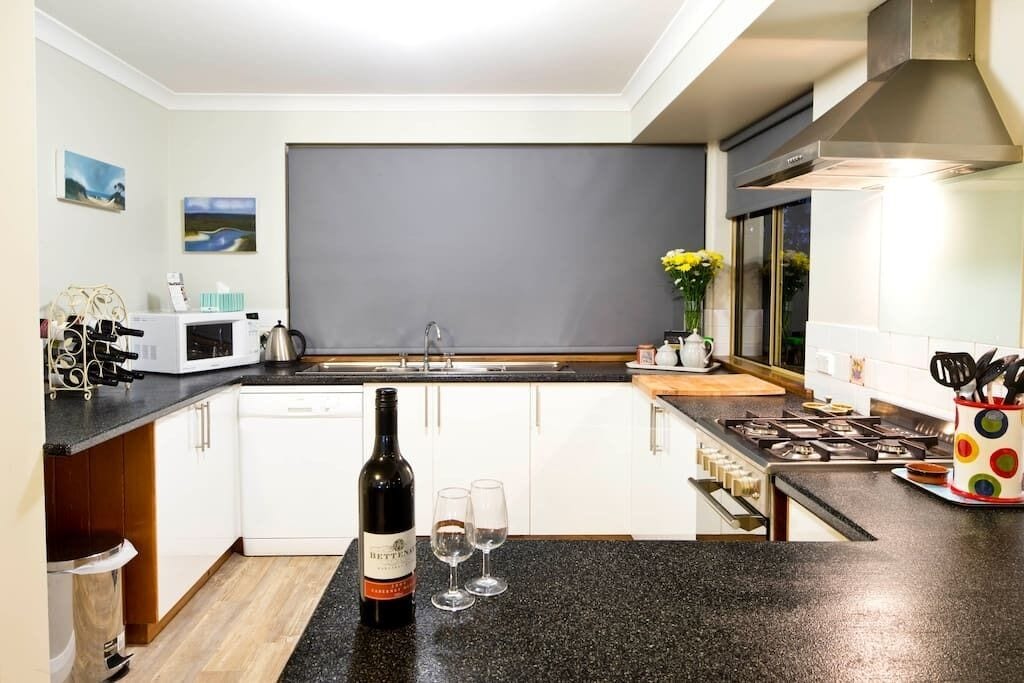 Bettenays by The lake. A  3 bedroom self contained chalet with secluded views.