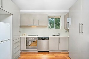 Micro-ondes, plaque de cuisson, lave-vaisselle
