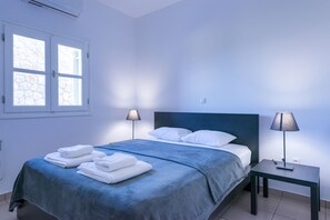 5 habitaciones, escritorio, tabla de planchar con plancha y wifi