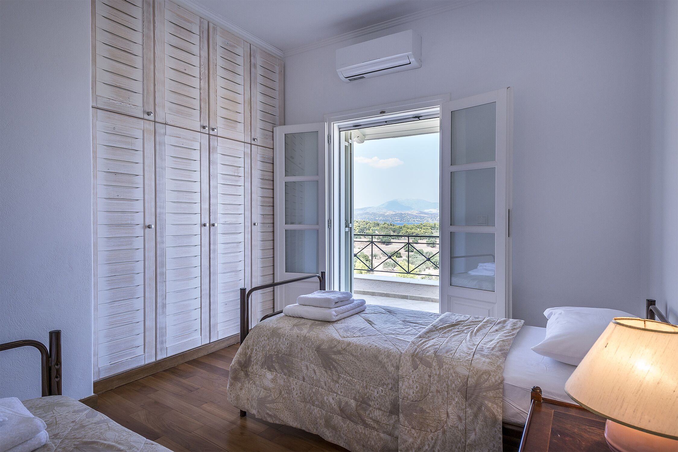 5 bedrooms, desk, iron/ironing board, WiFi