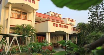 Savrupson Modern Villa (Aamiaismajoitus)