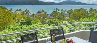 Poinciana Lodge 208, Seaview Apartment on Hamilton Island