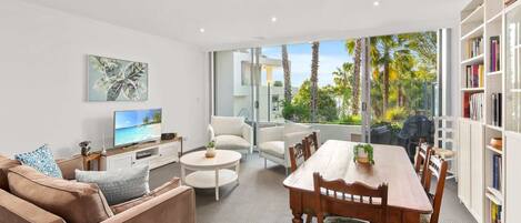 Televisión, oficina