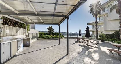 Gorgeous 2-Bed Unit near Riverside Parks