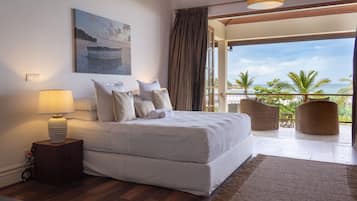 4 makuuhuonetta, tallelokero huoneessa, silitysrauta/-lauta