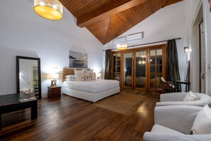 4 slaapkamers, een kluis op de kamer, een strijkplank/strijkijzer