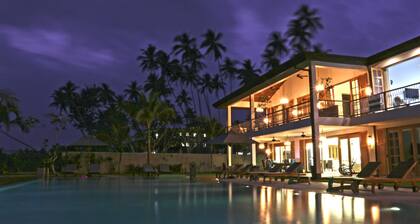 The Lookout Sri Lanka Luxury Beachfront Villa (Dikwella nr Hirikatiya)