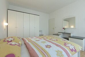 3 bedrooms, free WiFi, bed sheets