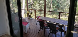 Outdoor dining - Bush block and ocean! A winner- trees, wildlife and the sound of the ocean! (Valla Beach)