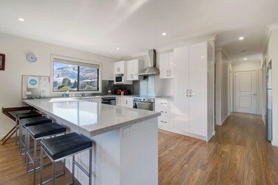 Elm Cottage Tumut -  YellowBox a 4 bedroom Accessible Cottage with river views