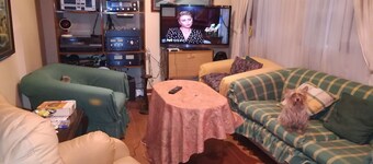 5 estrellas, Beautifull, sunny and confortable room with big bathroom.