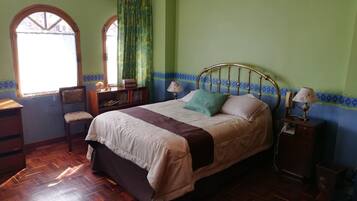 1 habitación, tabla de planchar con plancha y wifi