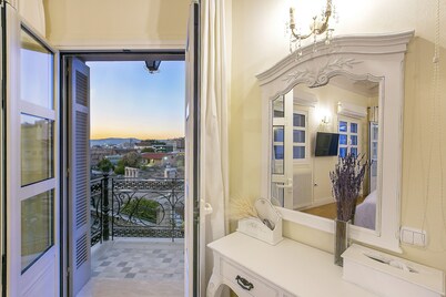 Aerides 3 Luxury Suites - the heart of the historic center, with Acropolis view