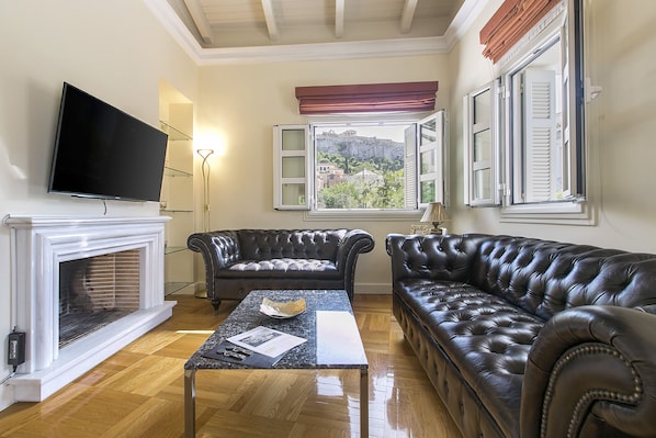 TV connectée, cheminée, chaßne hi-fi, espaces bureaux