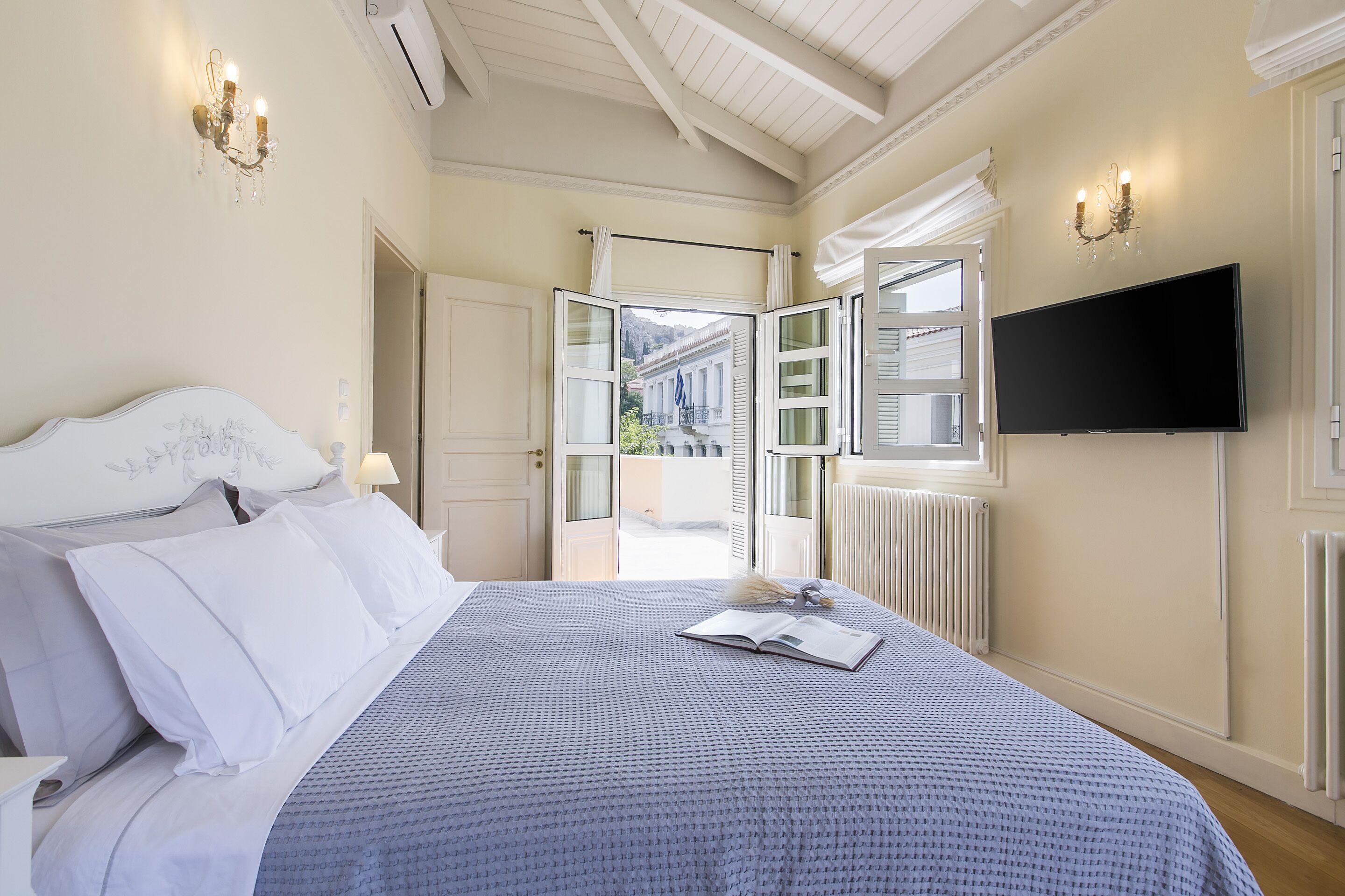 3 bedrooms, desk, iron/ironing board, free WiFi