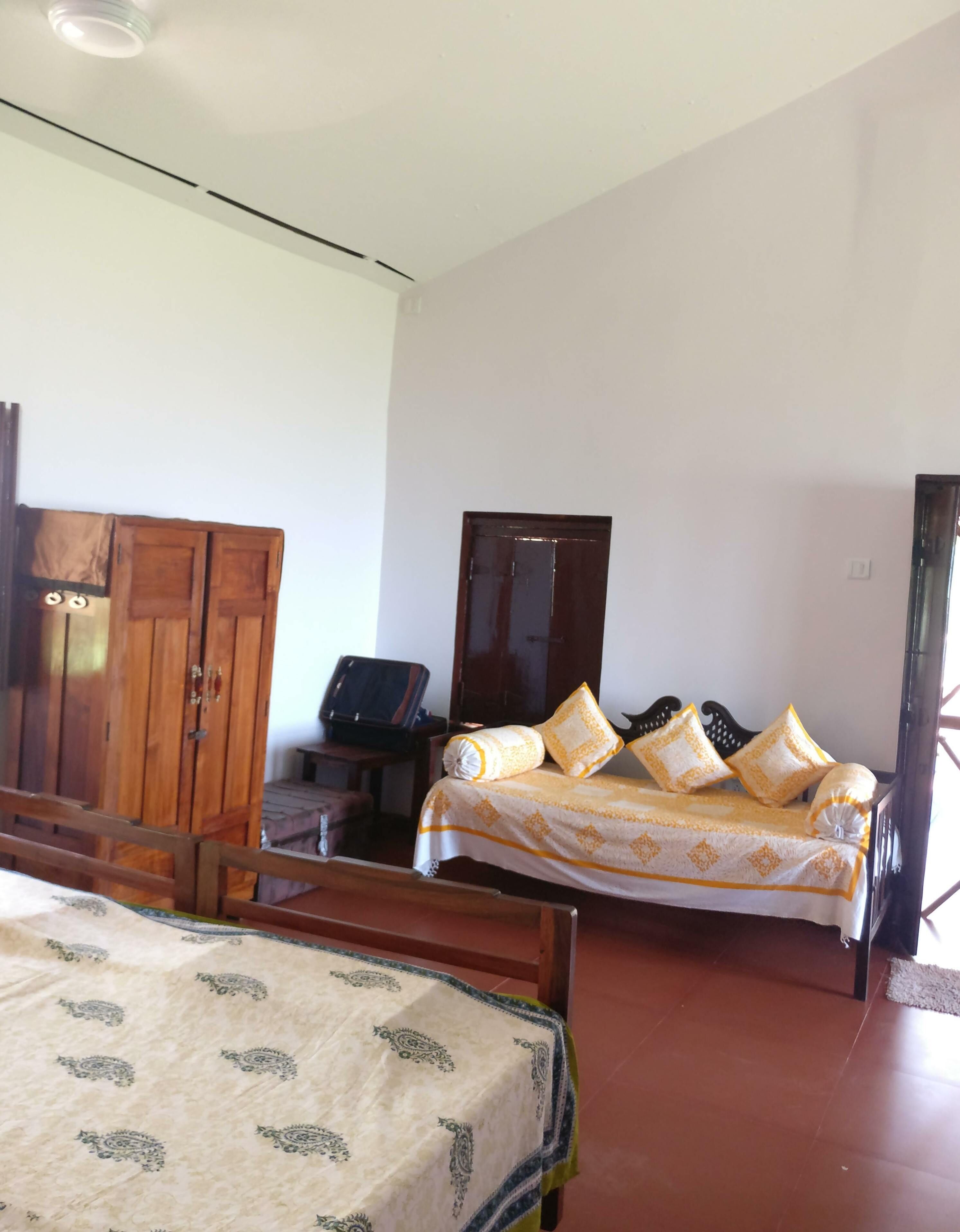 Tio Tony’s – A Home For Your Holiday.