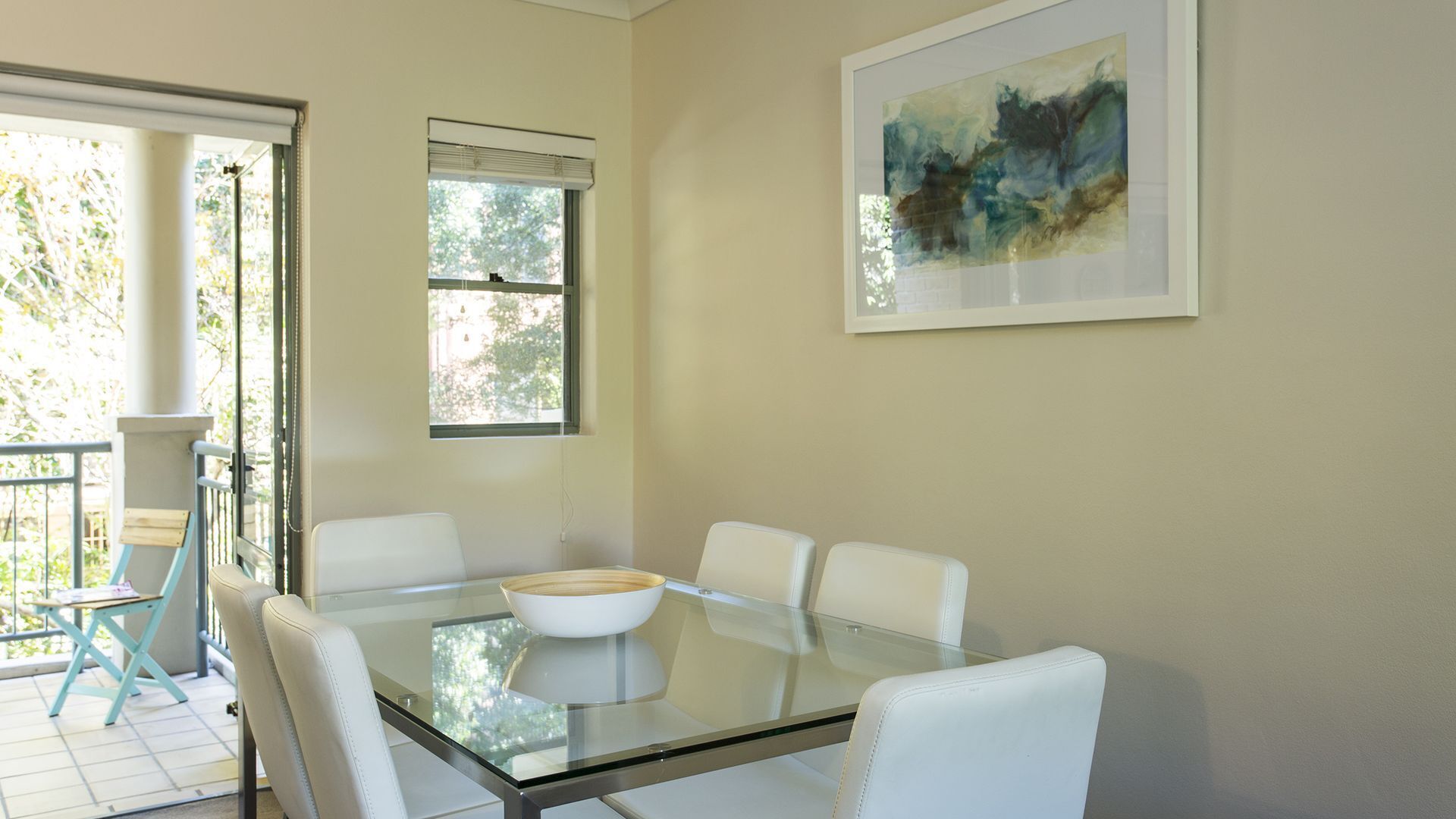 Inner City Apartment - Moments to the City Centre — image 3