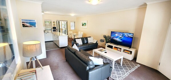 Smart TV, DVD player