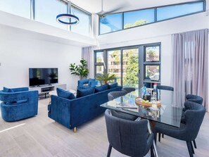 TV, offices - Premium Beachside Living at Chic Coogee Escape E8 (Coogee)